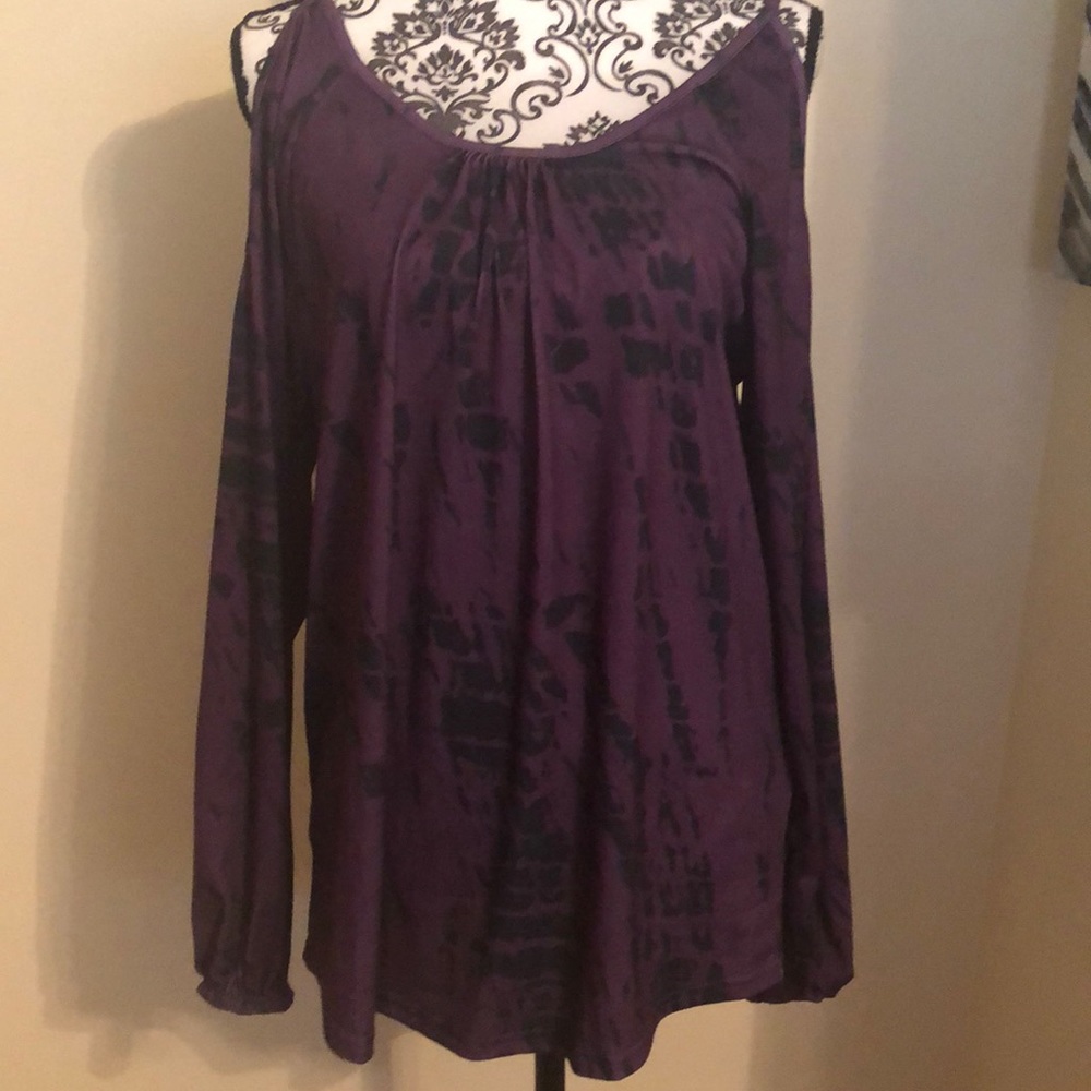 NWT Adorable purple cold shoulder print top